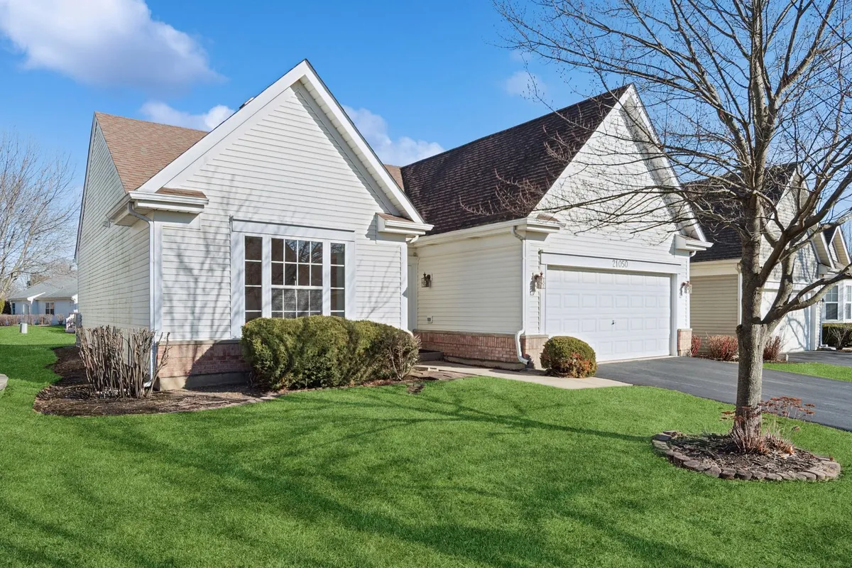 Property Slideshow image 1 of 33 | 21050 w aspen ln, Plainfield, IL, 60544