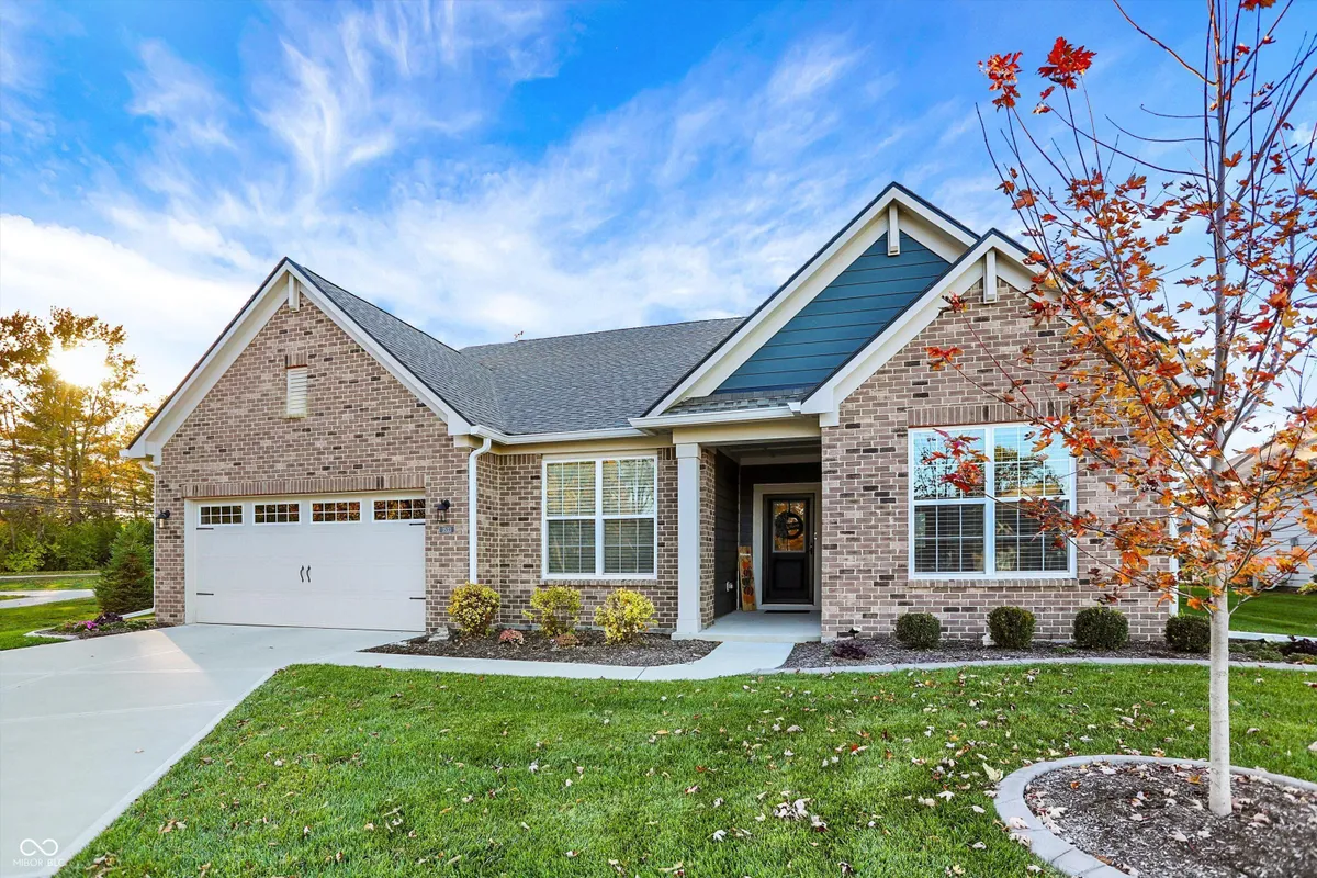 Property Slideshow image 1 of 55 | 3533 brunstfield ct, Bargersville, IN, 46106