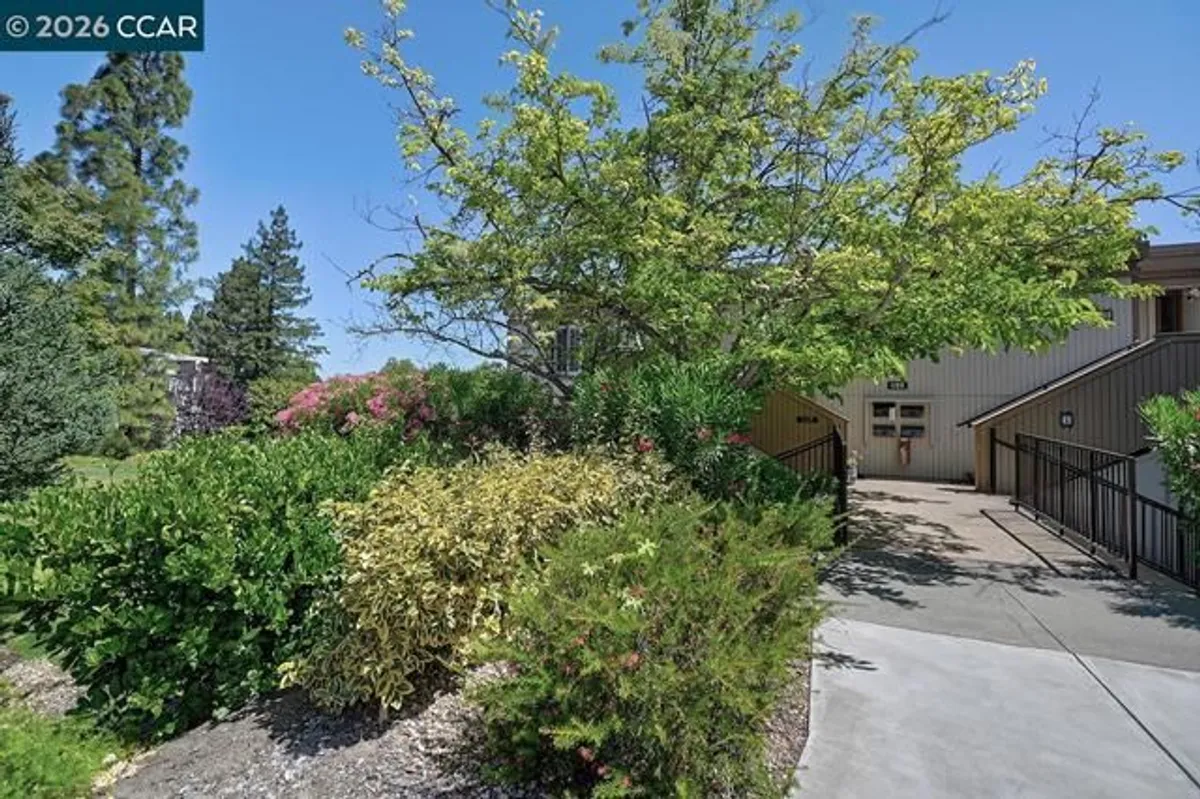 Property Slideshow image 1 of 47 | 1109 canyonwood ct 1, Walnut Creek, CA, 94595