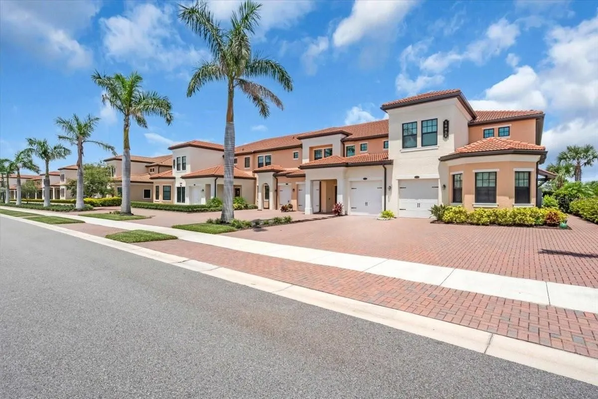 Property Slideshow image 1 of 51 | 10051 crooked creek dr 202, Venice, FL, 34293