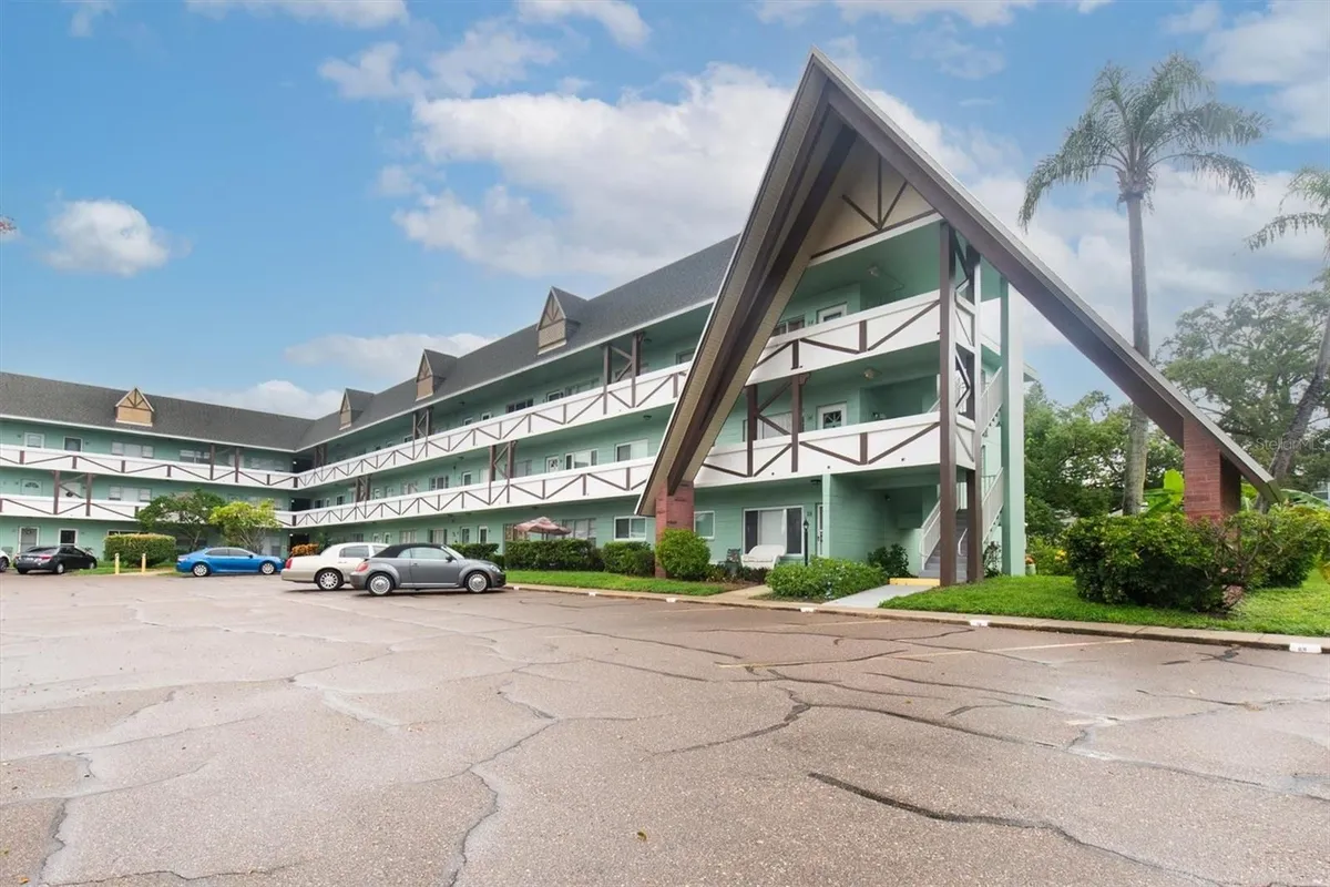 Property Slideshow image 1 of 26 | 2042 australia way 78, Clearwater, FL, 33763