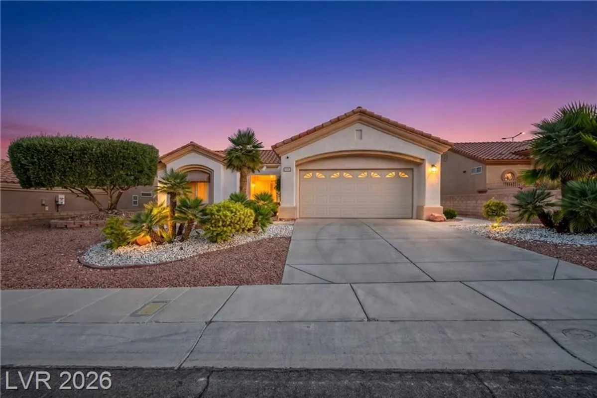 Property Slideshow image 1 of 26 | 10105 cresent creek dr, Las Vegas, NV, 89134
