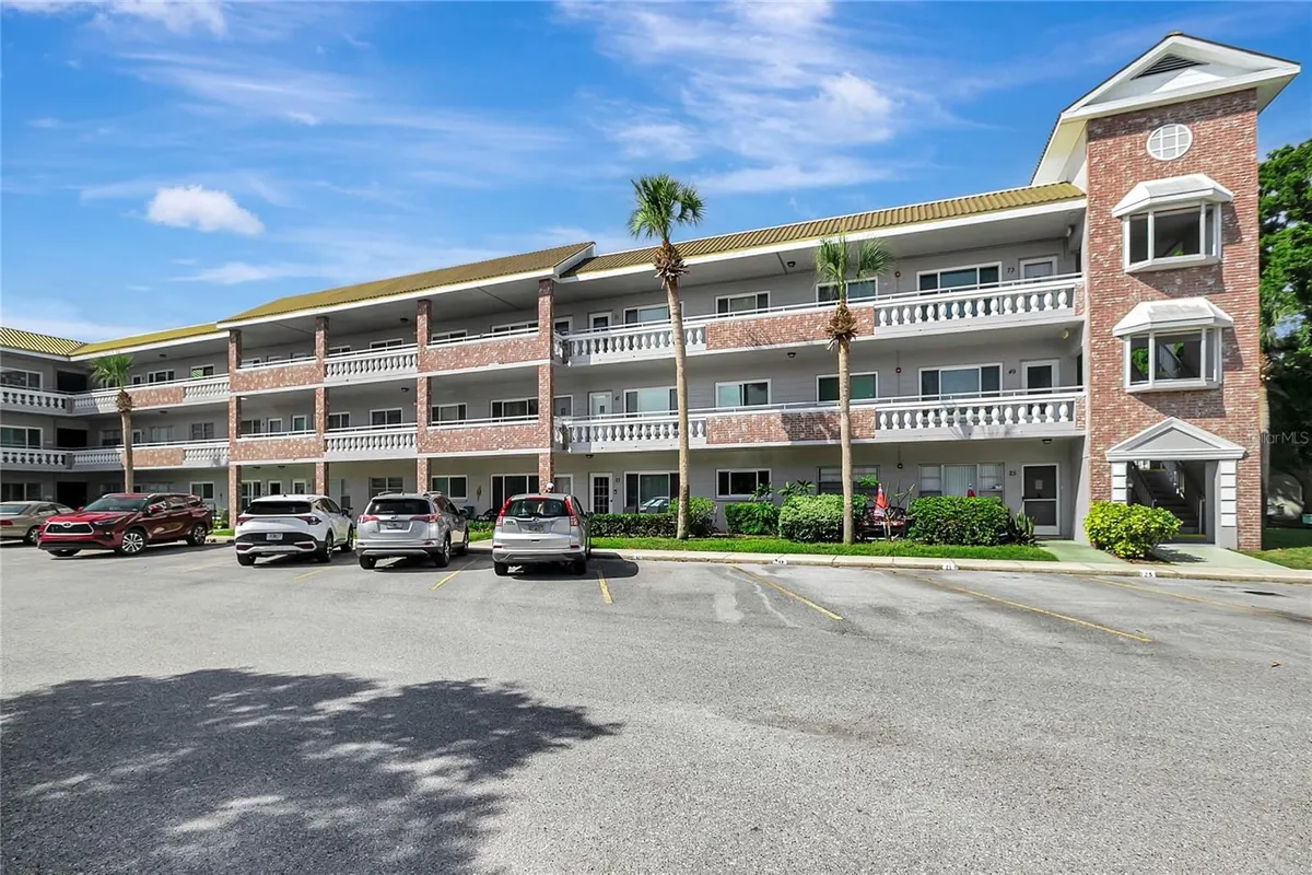 Property Slideshow image 1 of 36 | 2461 rhodesian dr 73, Clearwater, FL, 33763