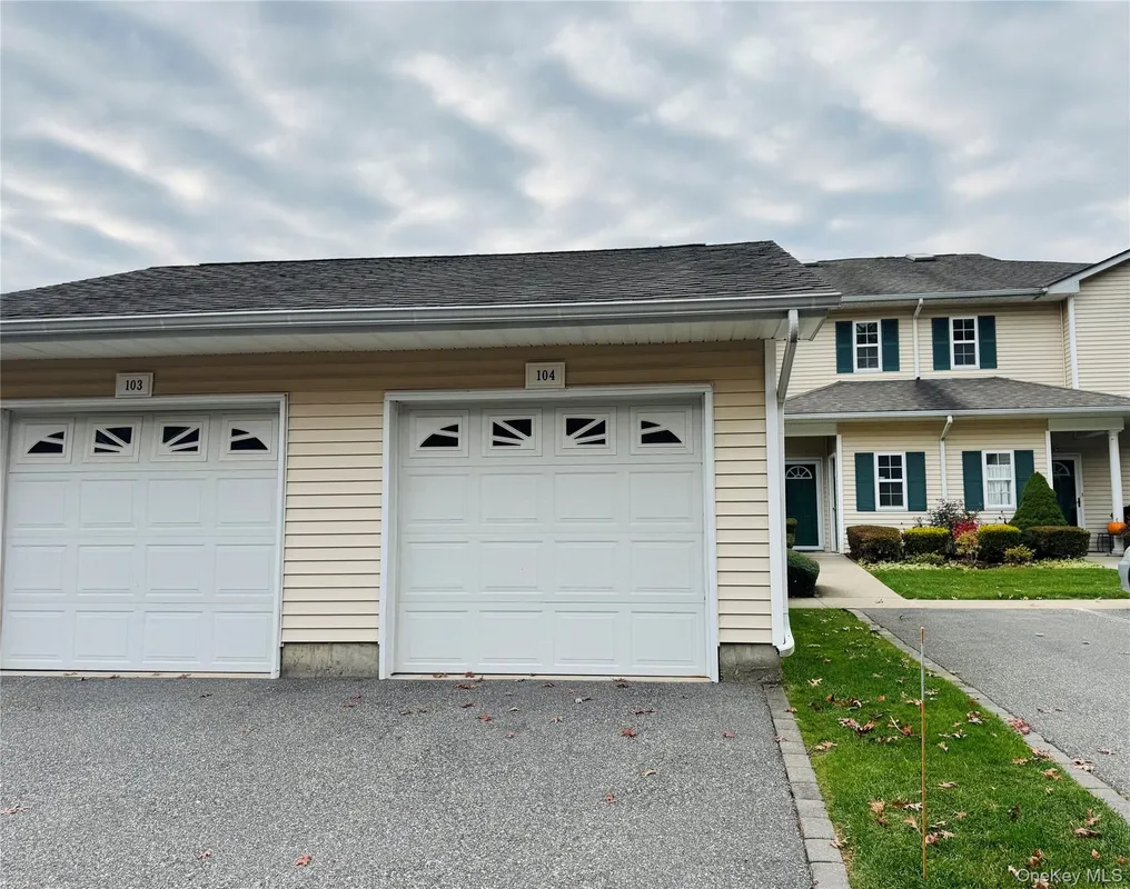 Property Slideshow image 1 of 30 | 104 aerie way, East Quogue, NY, 11942