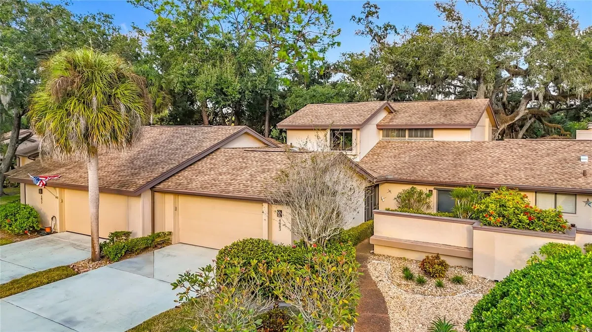 Property Slideshow image 1 of 43 | 4683 oak hollow dr 3, Sarasota, FL, 34241