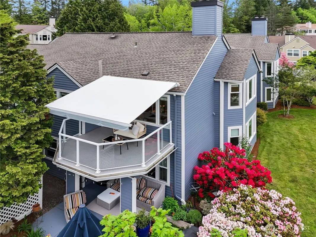 Property Slideshow image 1 of 40 | 22471 se 42nd ter 2204, Issaquah, WA, 98029