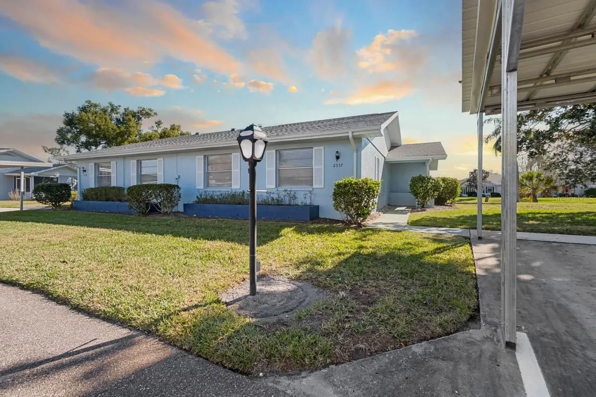 Property Slideshow image 1 of 55 | 2337 glenmore cir, Sun City Center, FL, 33573