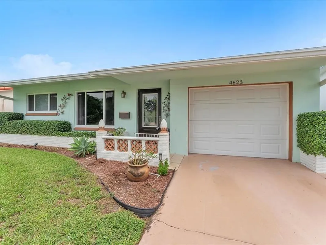 Property Slideshow image 1 of 25 | 4623 nw 46th st, Tamarac, FL, 33319