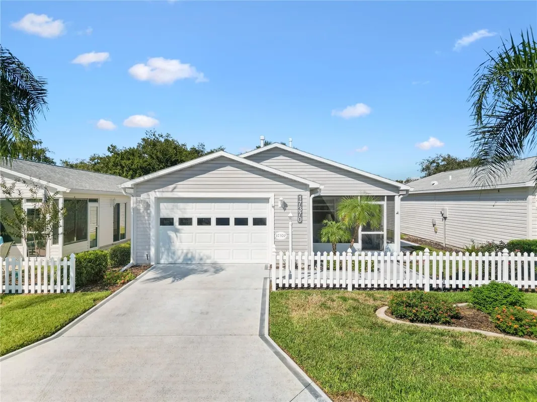 Property Slideshow image 1 of 30 | 17370 se 82nd roslyn ct, The Villages, FL, 32162