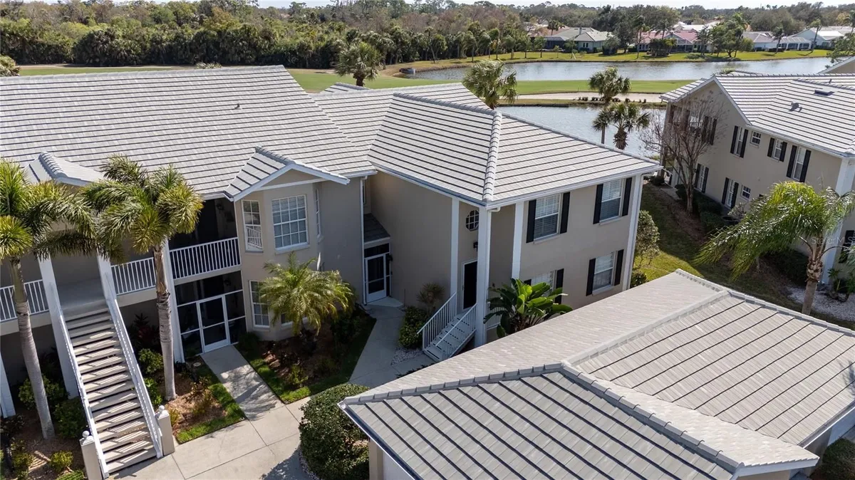 Property Slideshow image 1 of 42 | 107 woodbridge dr 204, Venice, FL, 34293