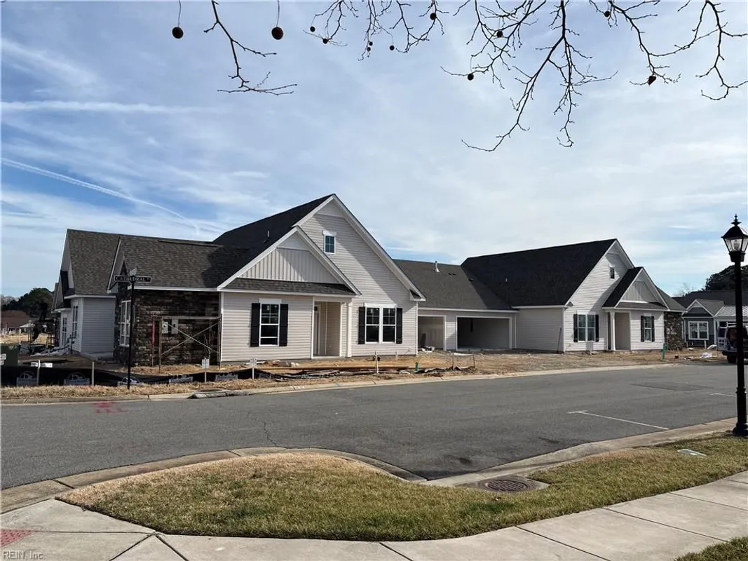 Property Slideshow image 1 of 26 | 205 oxford ave 39-2, Smithfield, VA, 23430