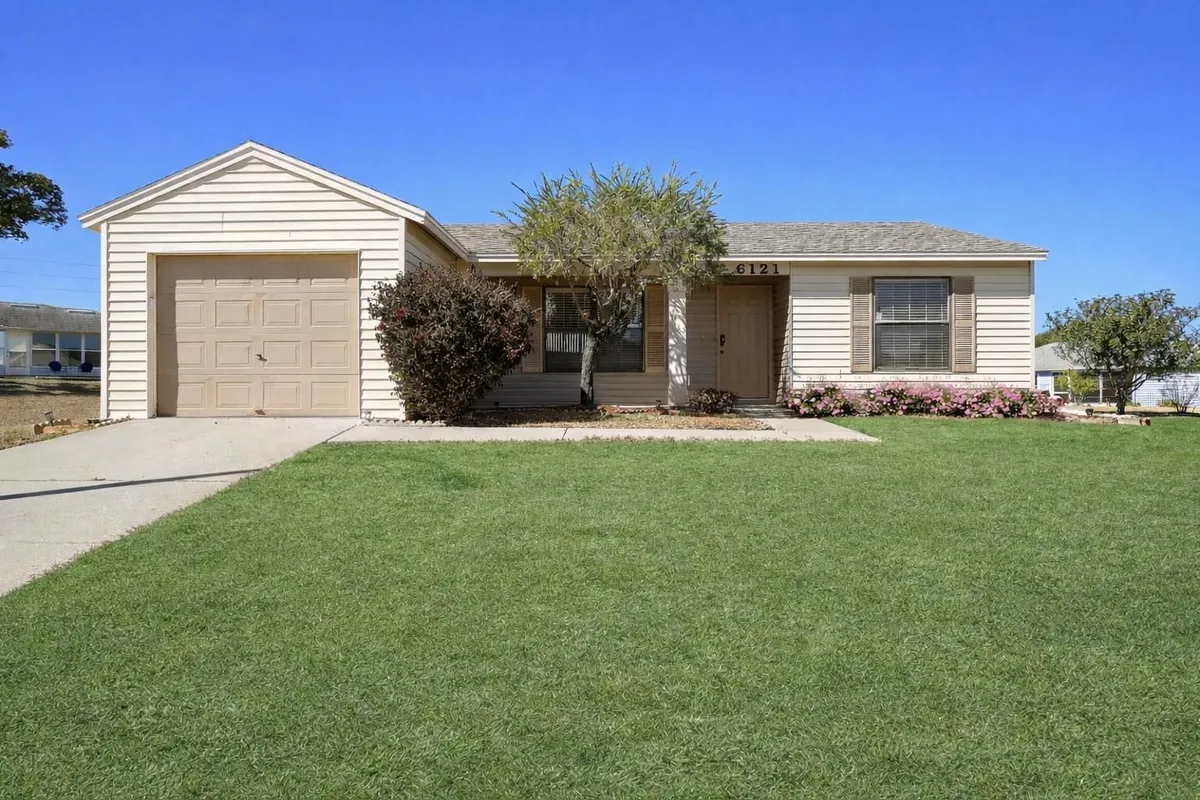 Property Slideshow image 1 of 43 | 6121 kittiwake dr, Lakeland, FL, 33809