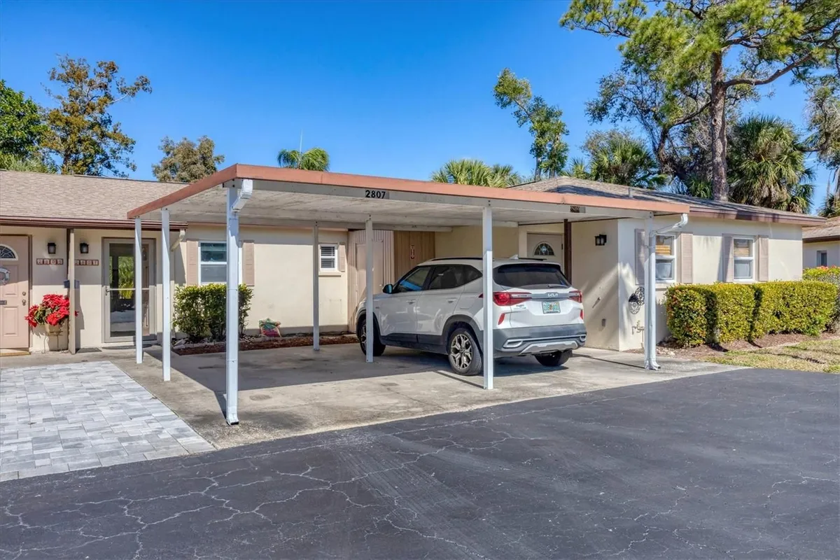 Property Slideshow image 1 of 20 | 2807 swifton dr # 3, Sarasota, FL, 34231