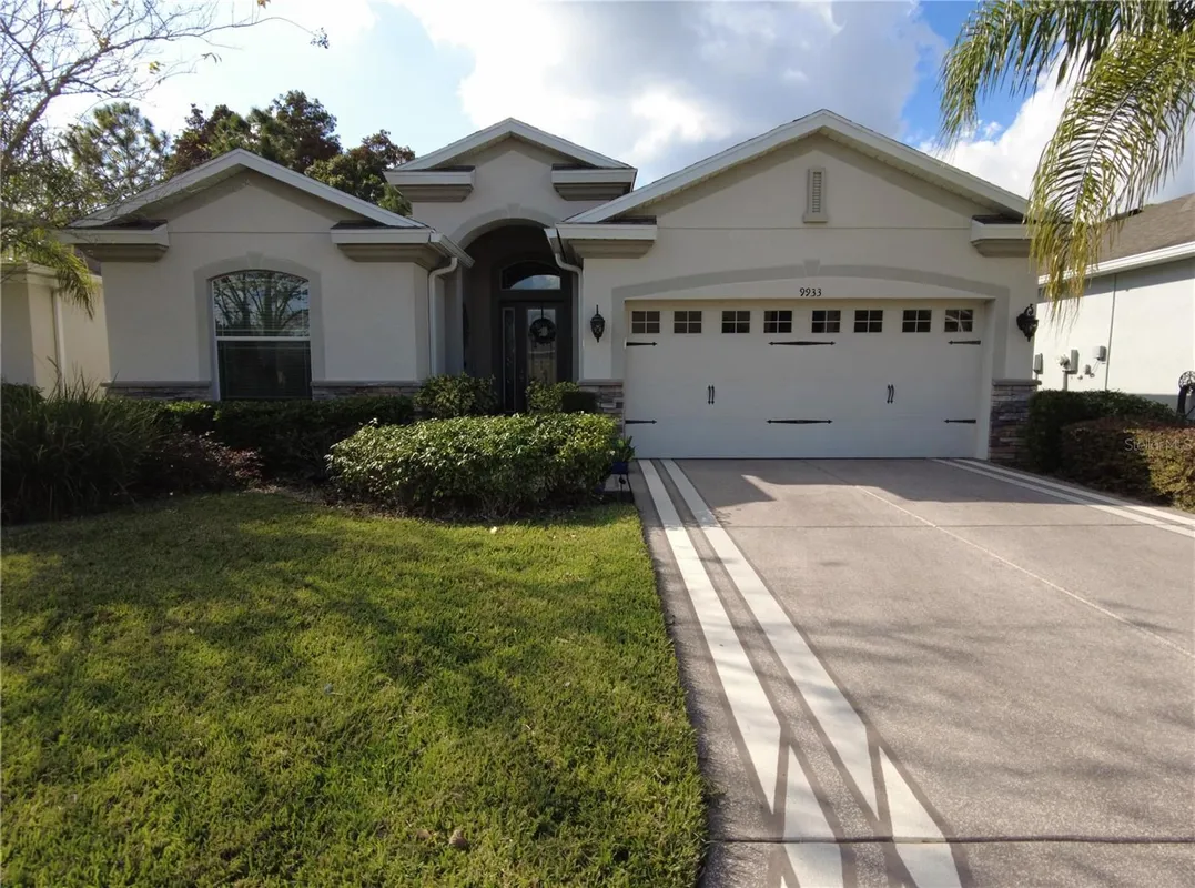 Property Slideshow image 1 of 38 | 9933 saunton dr, San Antonio, FL, 33576