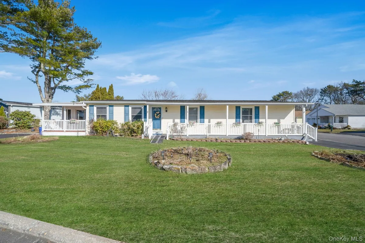 Property Slideshow image 1 of 26 | 2 dogwood ln, Brookhaven, NY, 11949