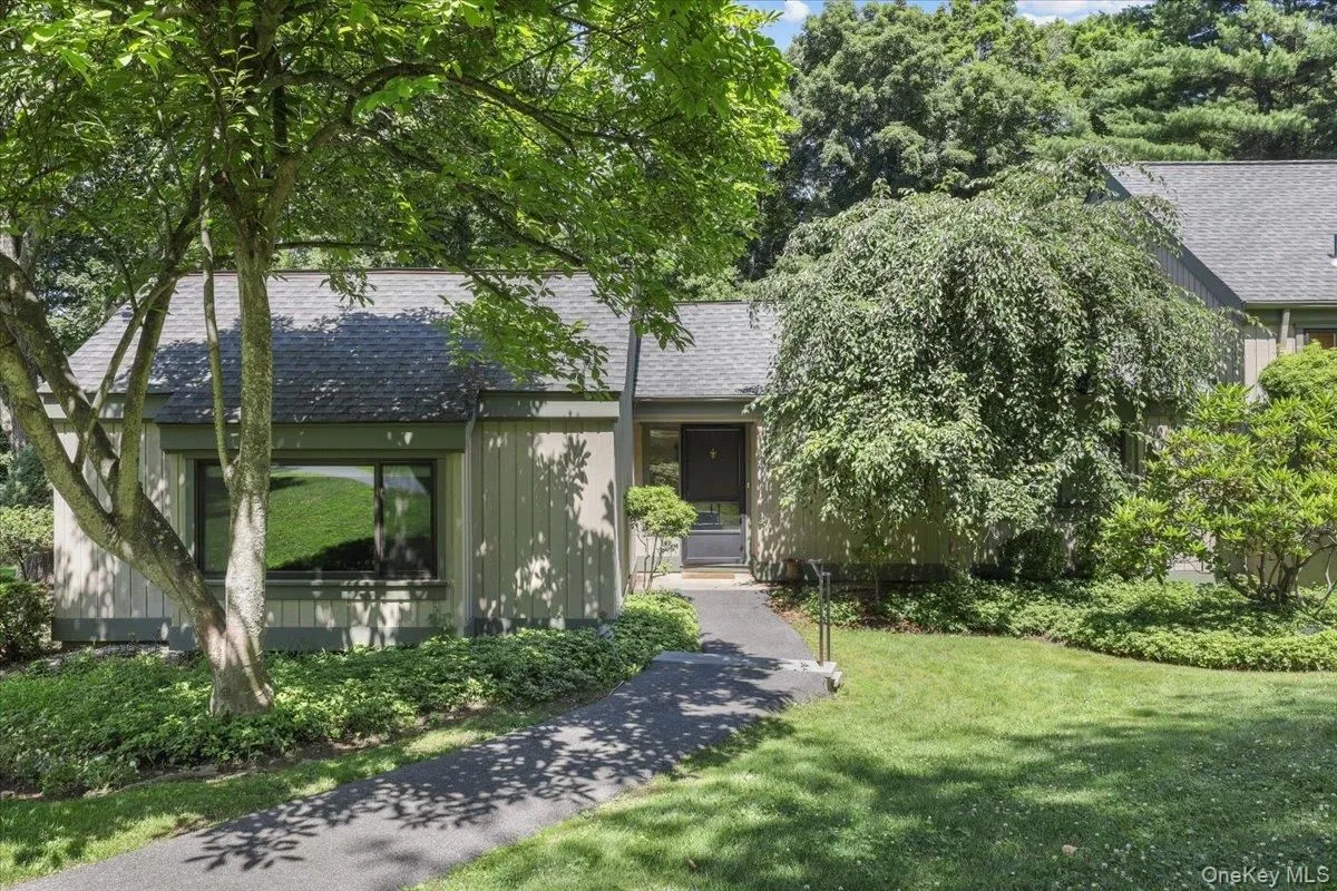 Property Slideshow image 1 of 26 | 156 heritage hls a, Somers, NY, 10589
