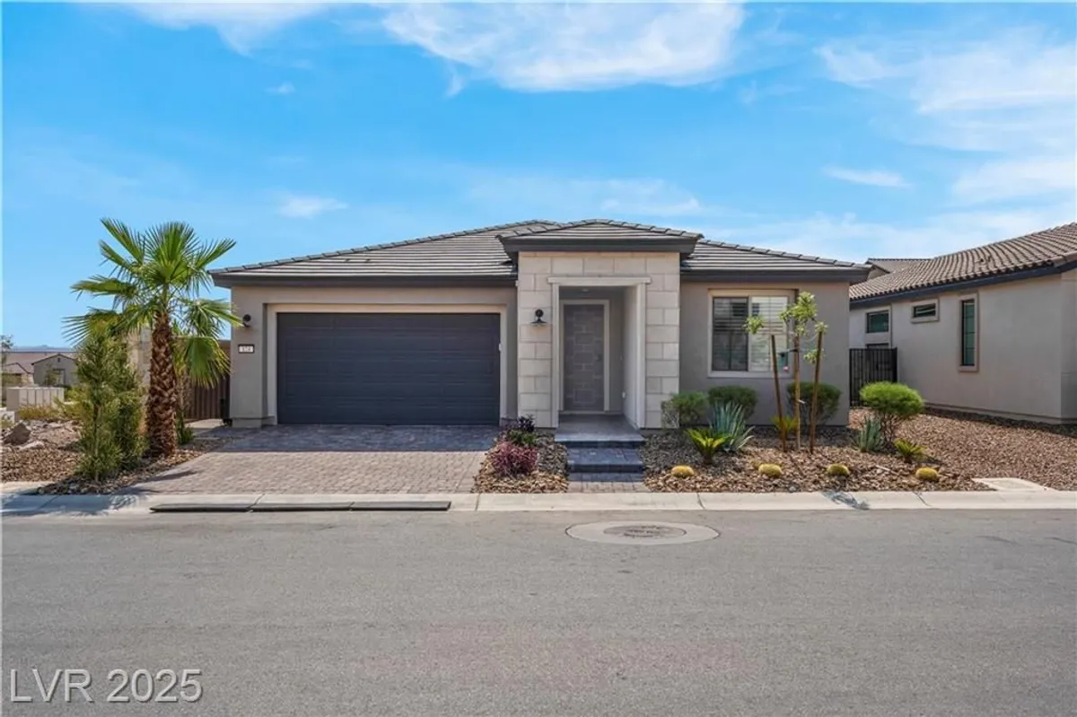 Property Slideshow image 1 of 69 | 124 lake oasis st, Henderson, NV, 89011