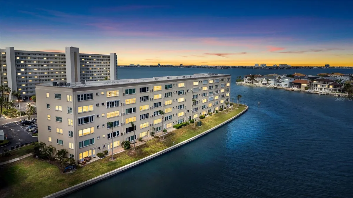 Property Slideshow image 1 of 39 | 6075 shore blvd 215, Gulfport, FL, 33707