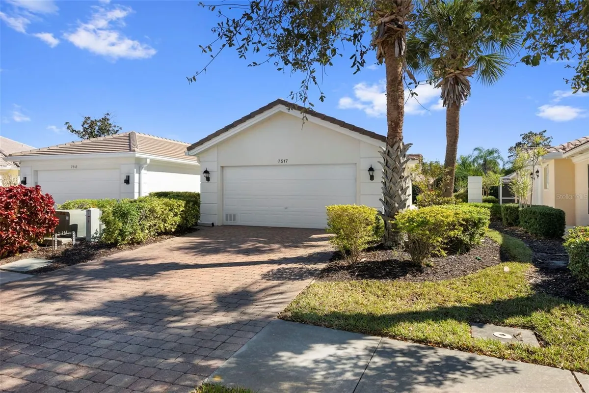 Property Slideshow image 1 of 35 | 7517 renato ct, Sarasota, FL, 34238