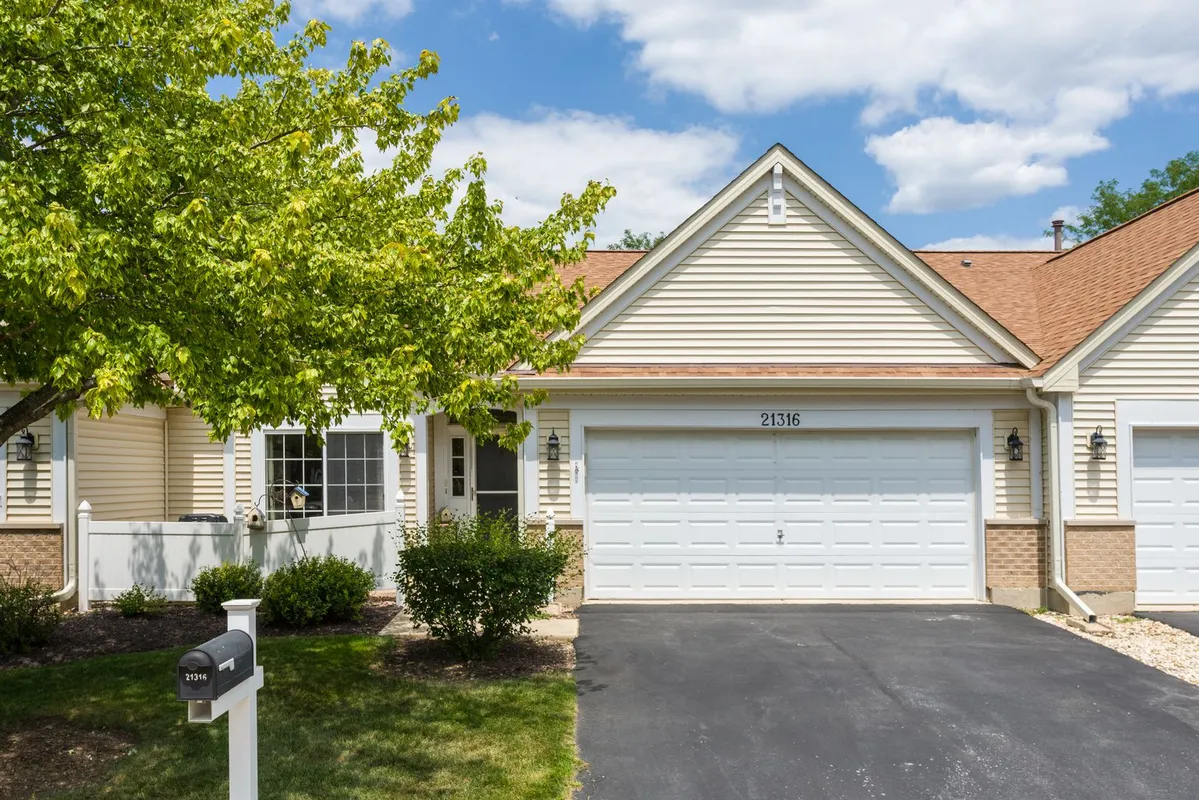 Property Slideshow image 1 of 26 | 21316 w douglas ln, Plainfield, IL, 60544