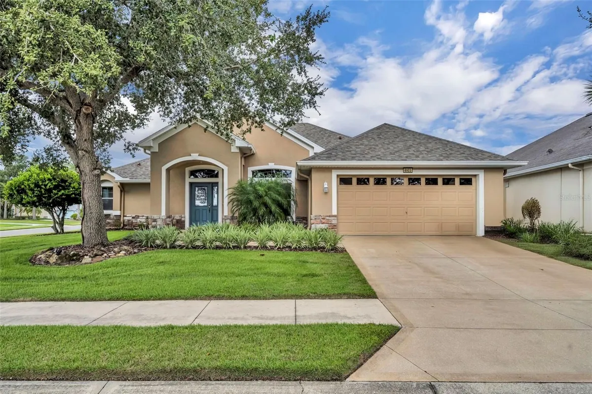 Property Slideshow image 1 of 50 | 8923 bridgeport bay cir, Mount Dora, FL, 32757