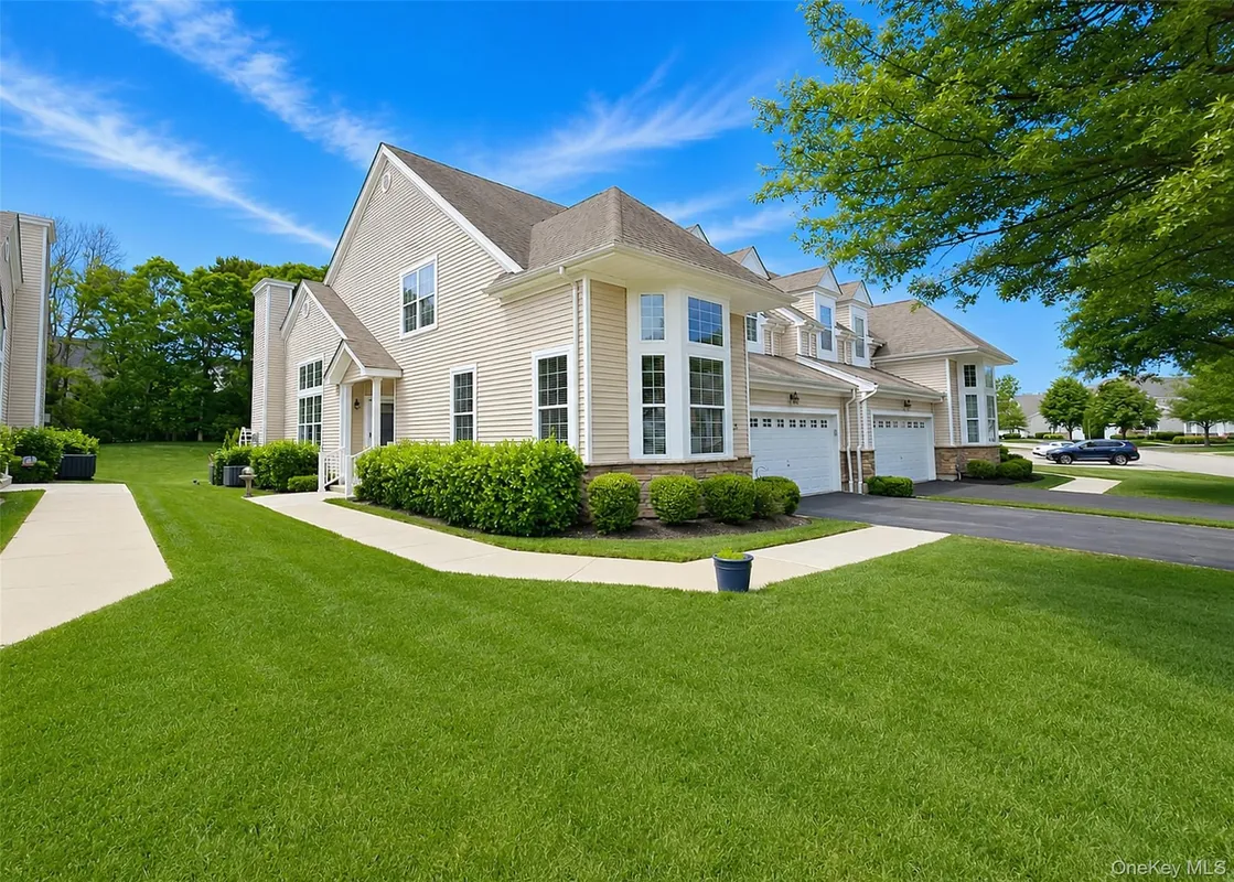 Property Slideshow image 1 of 35 | 27 toni ct, Brookhaven, NY, 11934