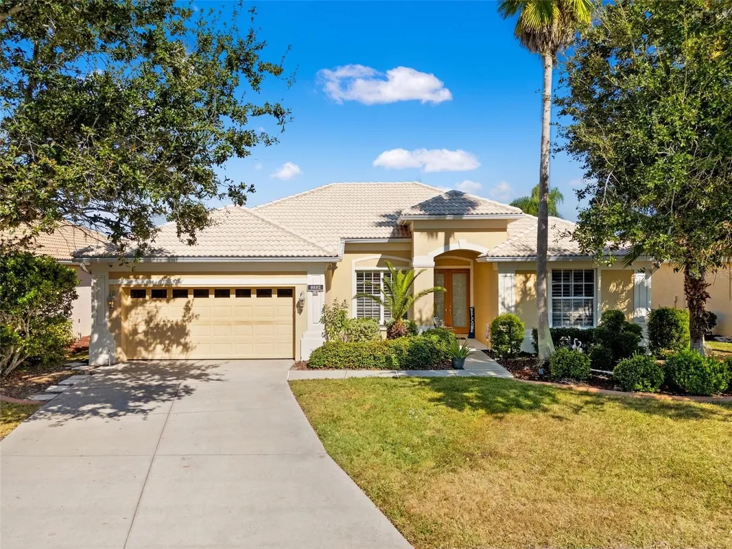 Property Slideshow image 1 of 52 | 6882 tailfeather way, Bradenton, FL, 34203