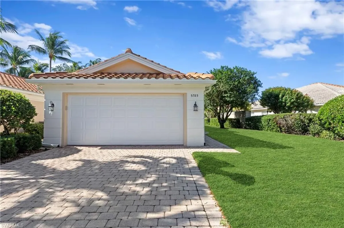 Property Slideshow image 1 of 42 | 5785 drummond way, Naples, FL, 34119