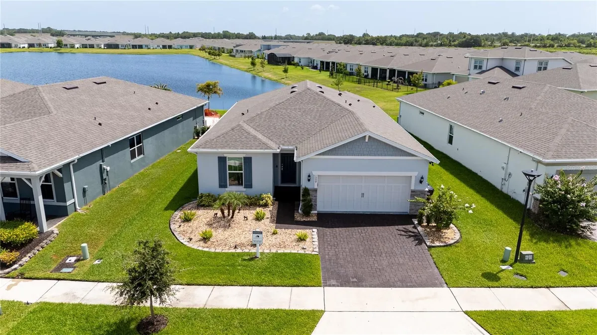 Property Slideshow image 1 of 28 | 1994 spring shower cir, Kissimmee, FL, 34744