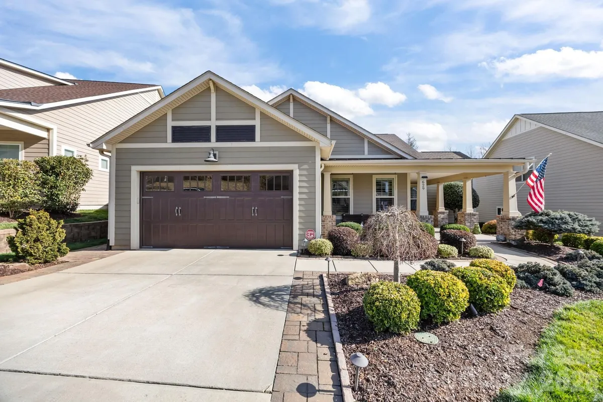 Property Slideshow image 1 of 46 | 629 tallulah falls dr, Denver, NC, 28037