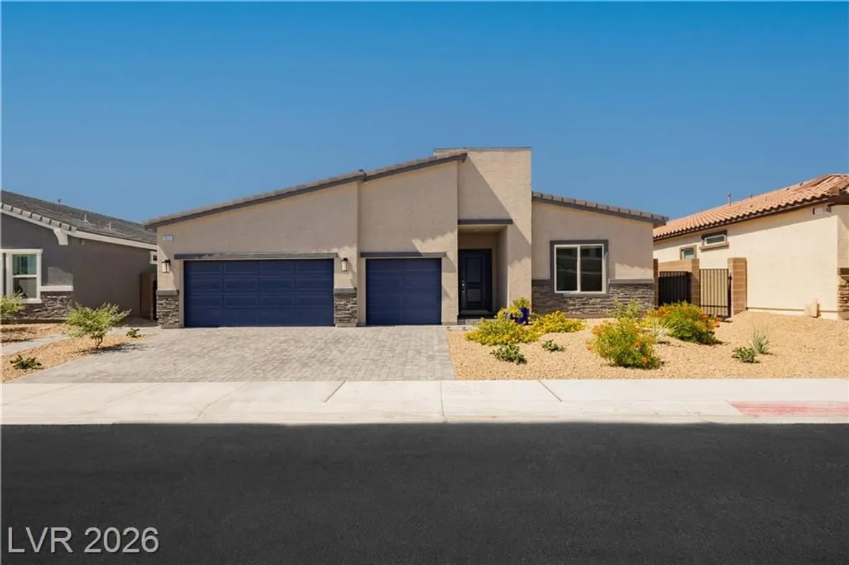 Property Slideshow image 1 of 52 | 7511 phoenix falls st, North Las Vegas, NV, 89084