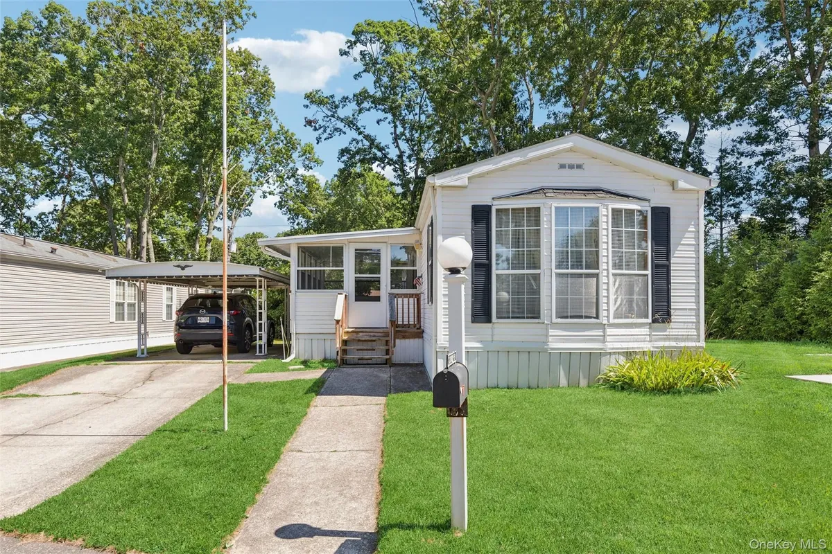 Property Slideshow image 1 of 13 | 1661 old country rd 254, Riverhead, NY, 11901