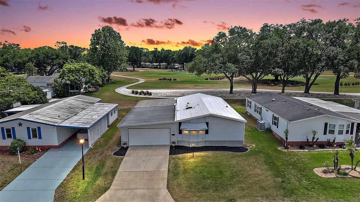 Property Slideshow image 1 of 44 | 706 tangerine dr, Lady Lake, FL, 32159