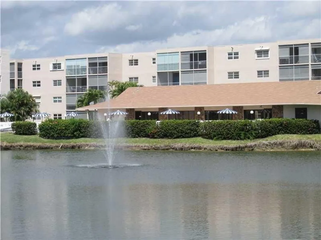 Property Slideshow image 1 of 25 | 325 se 11th ter # 205te, Dania Beach, FL, 33004