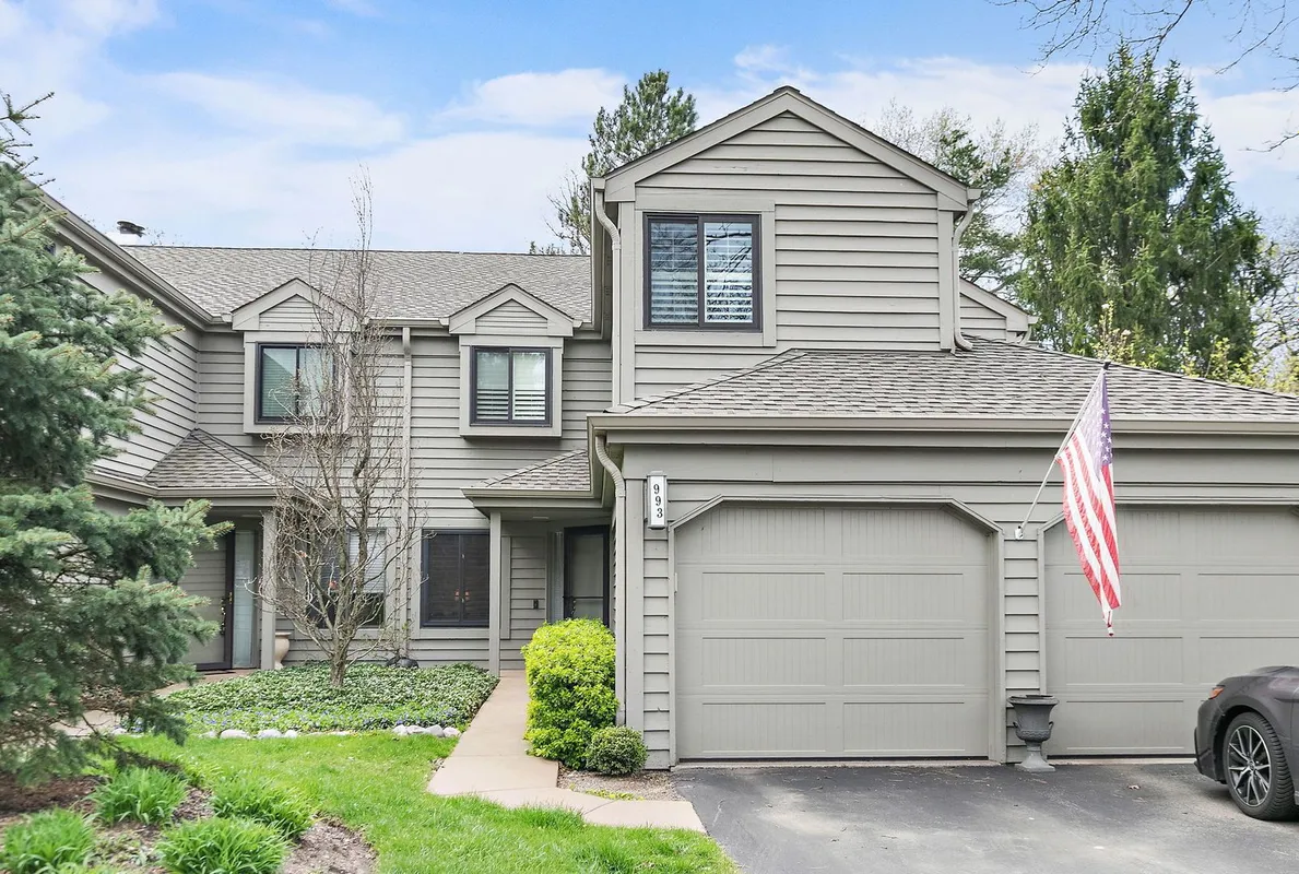 Property Slideshow image 1 of 29 | 993 w longmeadow ct 1028, Lake Barrington, IL, 60010