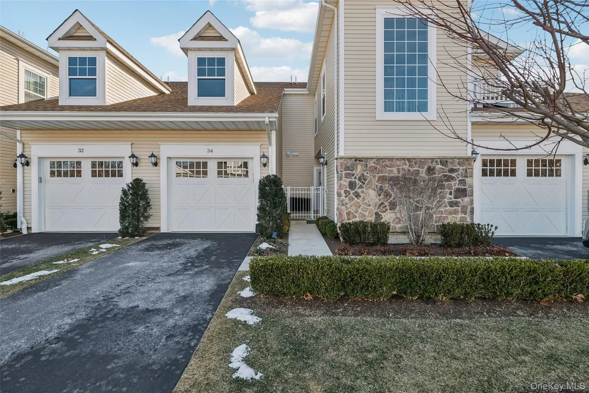 Property Slideshow image 1 of 42 | 34 greentree ct, Brookhaven, NY, 11967