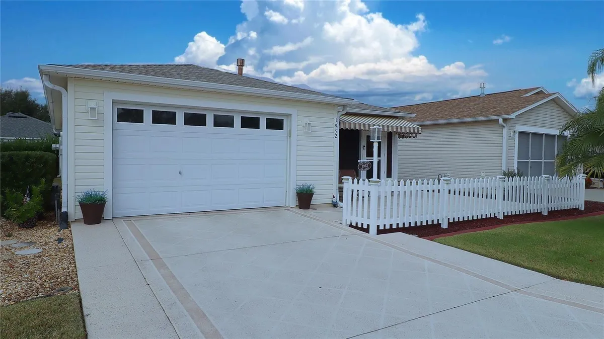 Property Slideshow image 1 of 36 | 1952 montrose ct, The Villages, FL, 32162