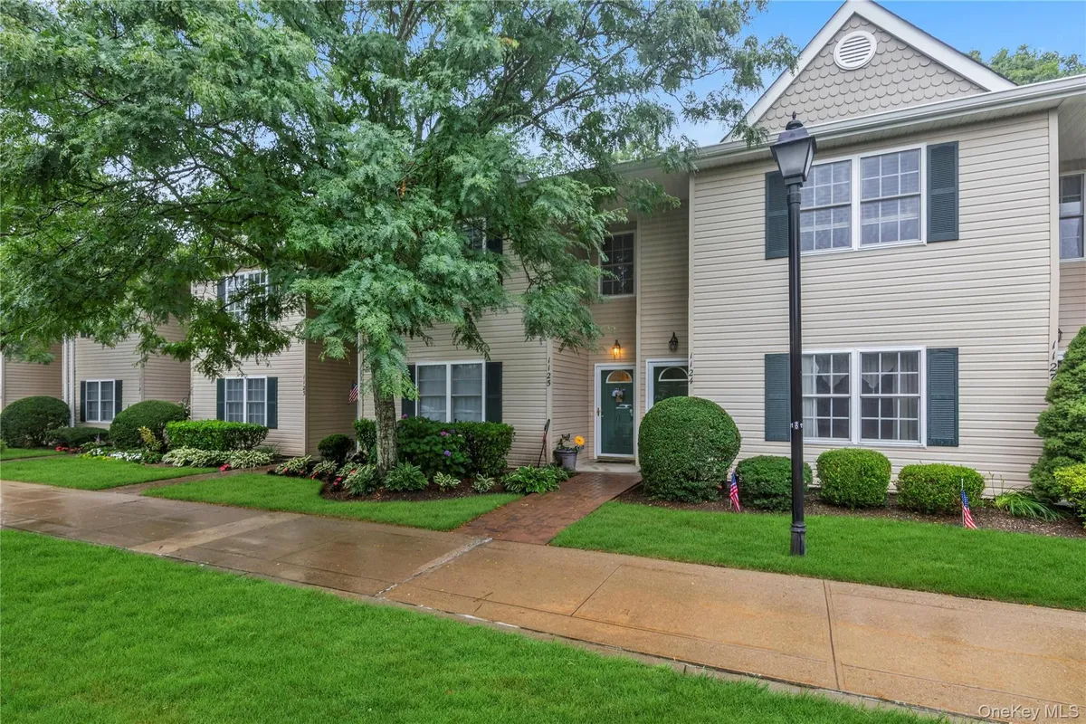 Property Slideshow image 1 of 23 | 1125 savoy dr, Huntington, NY, 11747