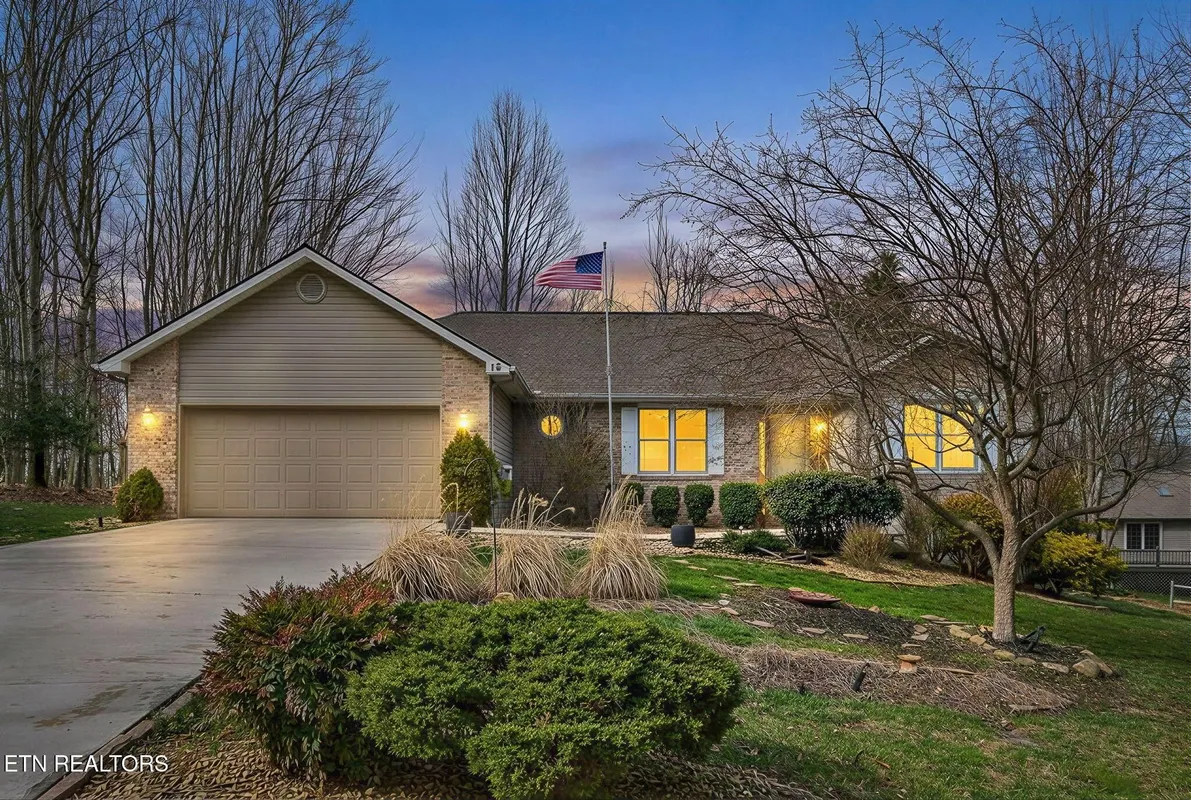 Property Slideshow image 1 of 35 | 15 ridge crest cir, Crossville, TN, 38558