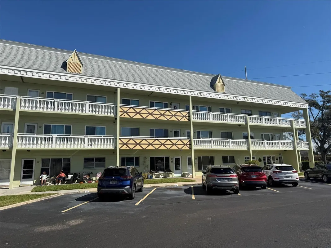 Property Slideshow image 1 of 42 | 2460 canadian way 22, Clearwater, FL, 33763