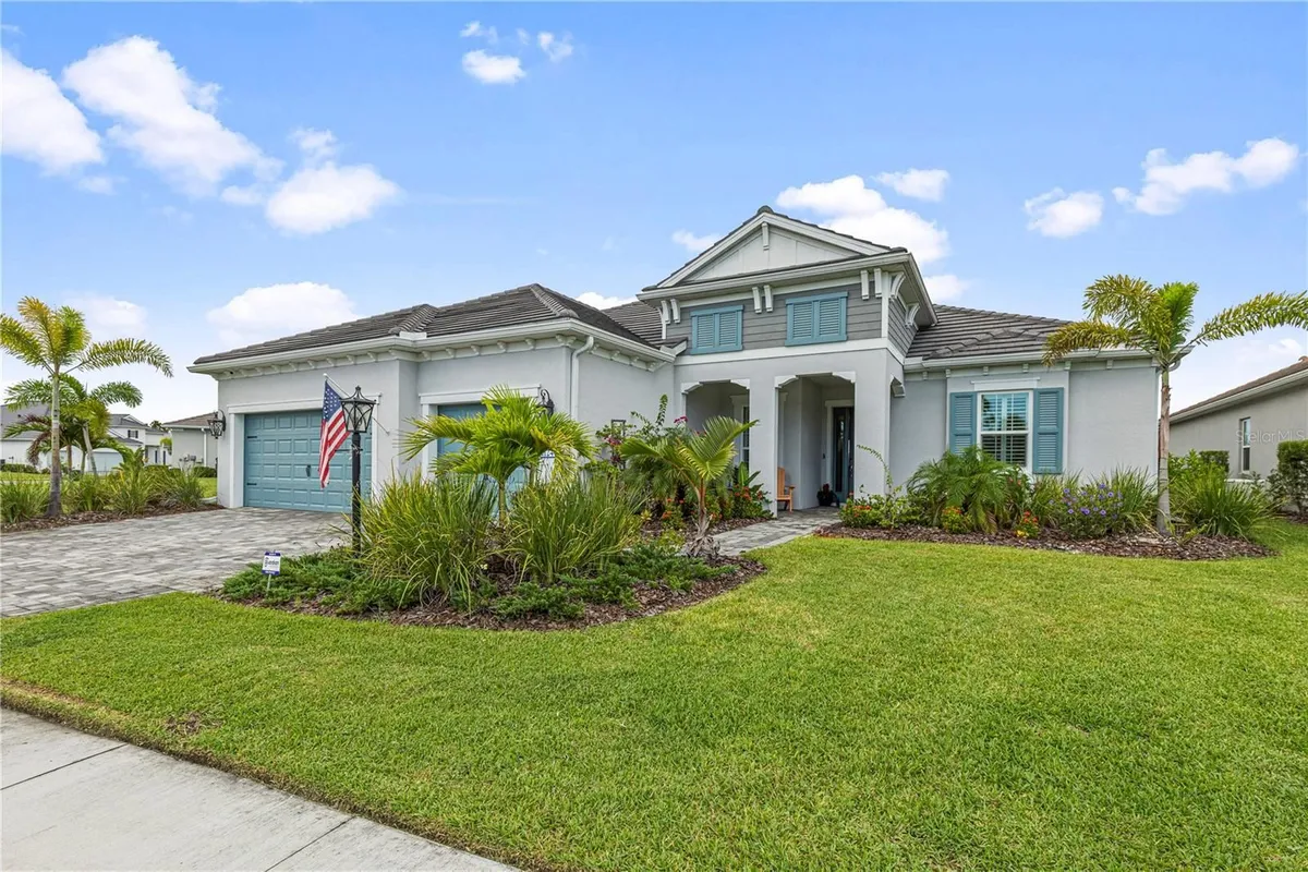 Property Slideshow image 1 of 37 | 21244 holmes cir, Venice, FL, 34293
