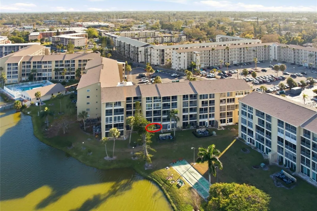 Property Slideshow image 1 of 53 | 3531 lake bayshore dr j106, Bradenton, FL, 34205