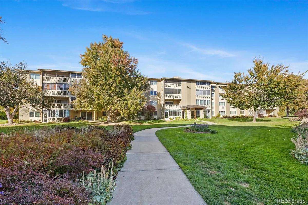 Property Slideshow image 1 of 19 | 650 s alton way apt 3b, Denver, CO, 80247
