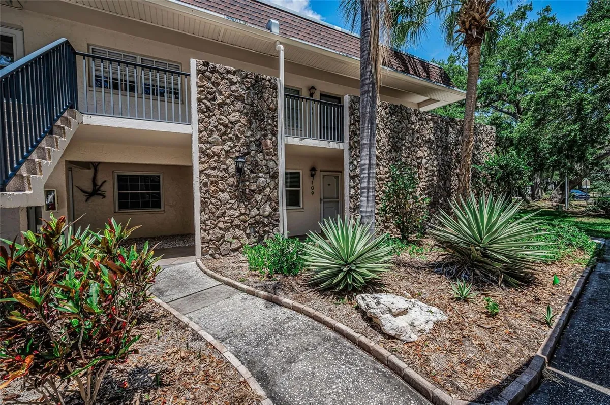 Property Slideshow image 1 of 98 | 820 patricia ave 109, Dunedin, FL, 34698