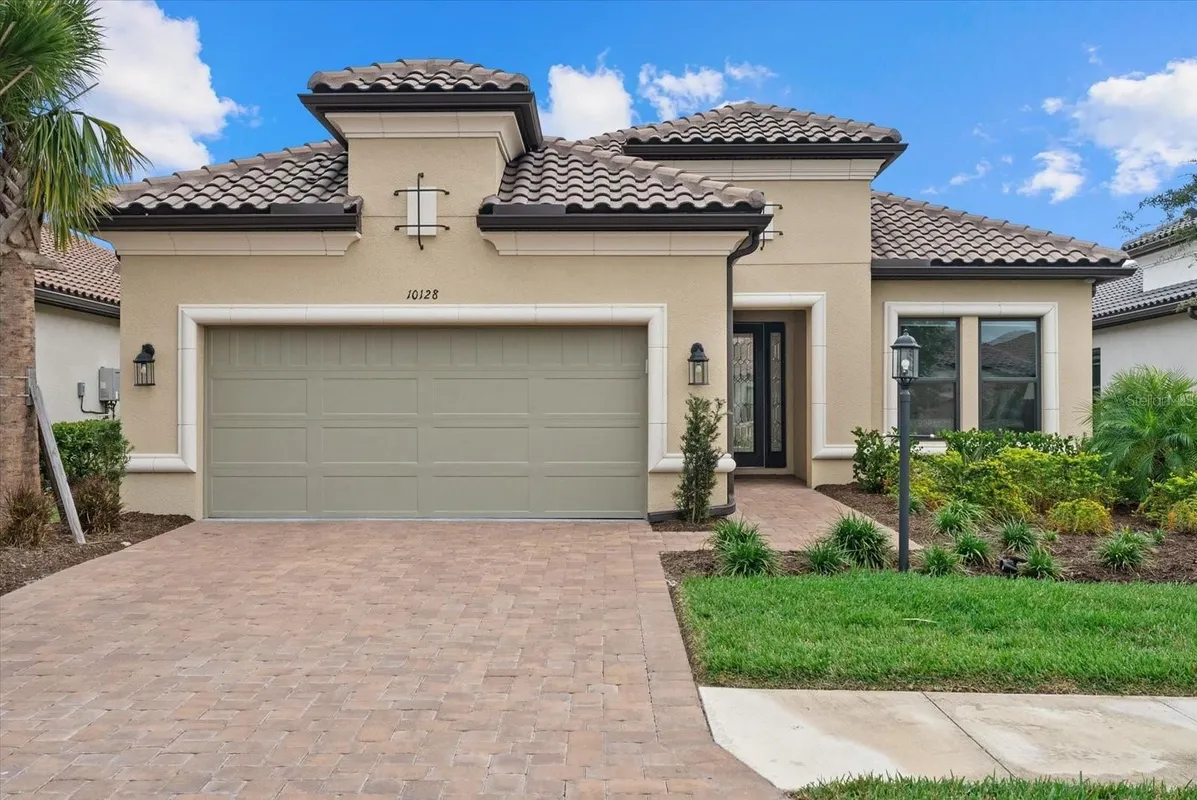 Property Slideshow image 1 of 65 | 10128 morning mist ln, Sarasota, FL, 34241