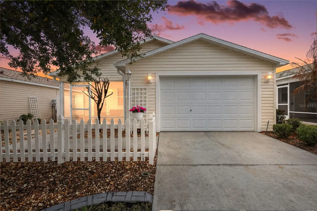 Property Slideshow image 1 of 40 | 281 katherine pl, The Villages, FL, 32162