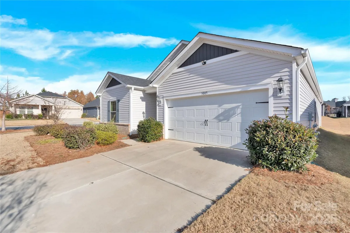 Property Slideshow image 1 of 40 | 3005 striped maple ct, Charlotte, NC, 28215