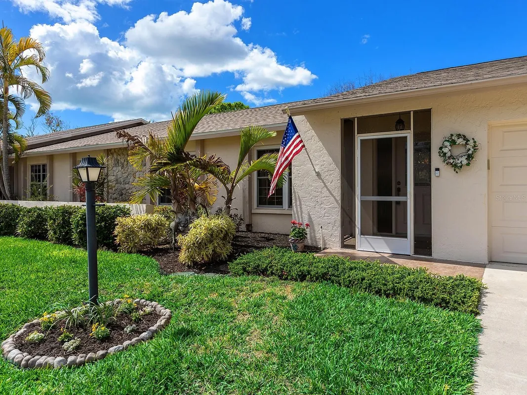 Property Slideshow image 1 of 20 | 4266 oakhurst cir 3060, Sarasota, FL, 34233