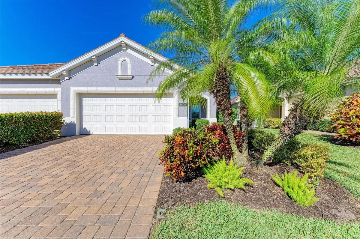 Property Slideshow image 1 of 60 | 6906 playa bella dr, Bradenton, FL, 34209