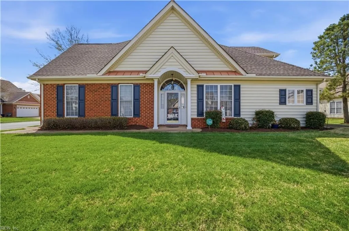 Property Slideshow image 1 of 50 | 1427 hawick ter, Chesapeake, VA, 23322